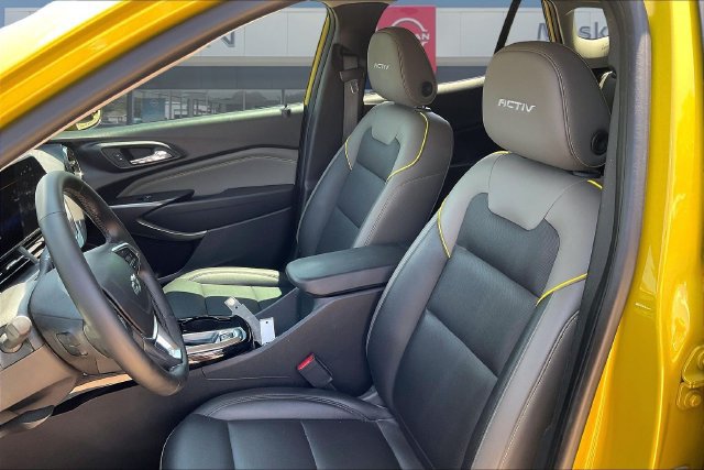 Used 2025 Chevrolet Trax ACTIV w/ Driver Confidence Package FWD image 21
