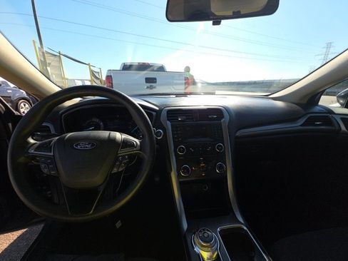 Used 2018 Ford Fusion SE image 15