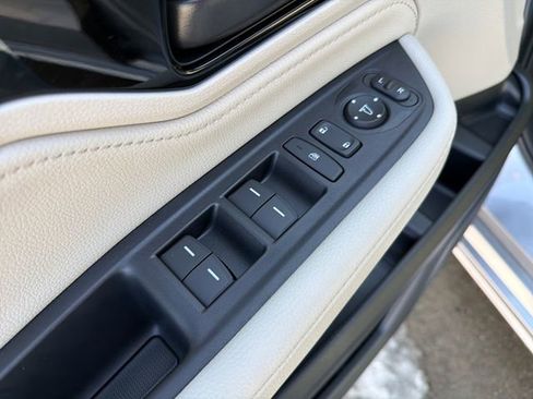 New 2026 Honda Odyssey Touring image 11