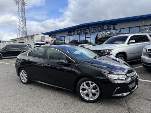 Used 2018 Chevrolet Volt Premier w/ Driver Confidence Package image 2