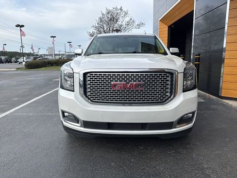 Used 2017 GMC Yukon Denali image 3