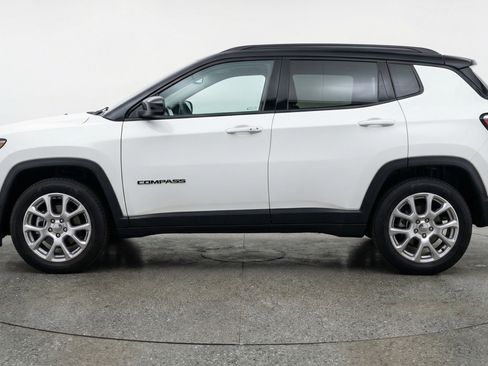 Used 2025 Jeep Compass Limited AWD/4WD image 5