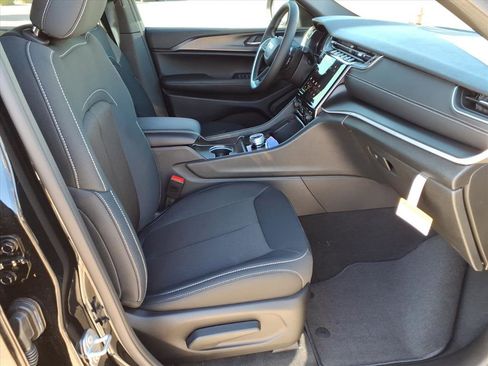 New 2025 Jeep Grand Cherokee L Laredo RWD image 7