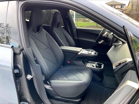 Used 2025 BMW iX xDrive50 image 10