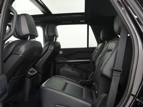 Used 2025 Lincoln Navigator Reserve w/ Jet Appearance Package AWD/4WD image 16