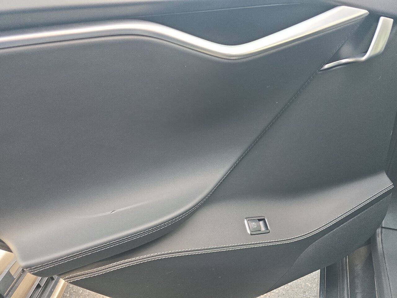 Used 2017 Tesla Model S 60 RWD image 22