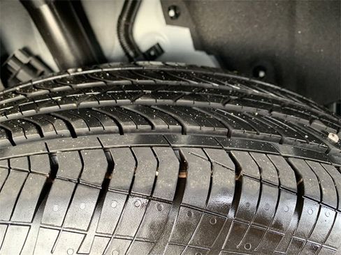 Used 2025 Toyota Corolla Cross L image 33