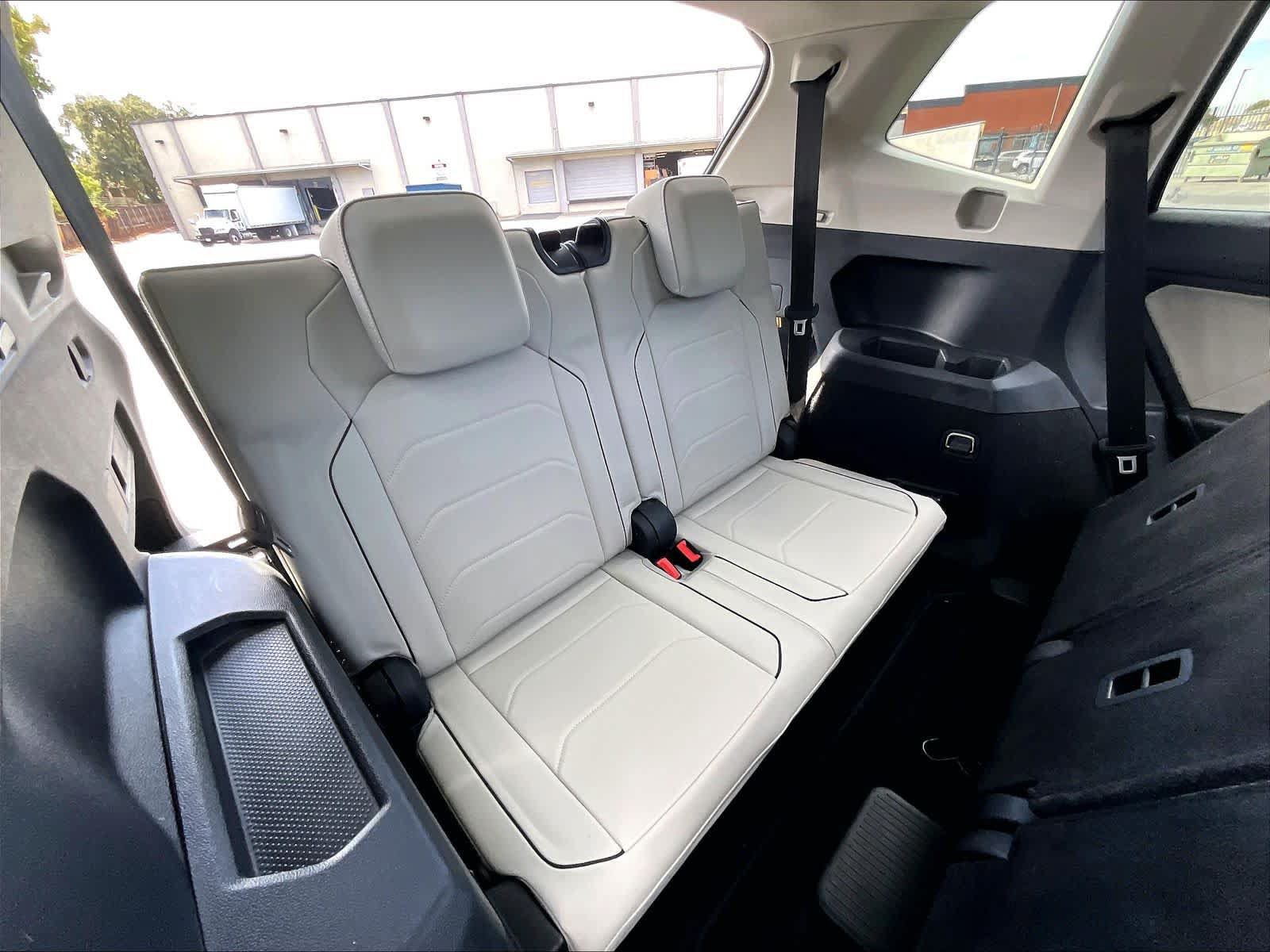 Used 2019 Volkswagen Tiguan SEL Premium w/ 3rd Row Seat Package AWD/4WD image 31