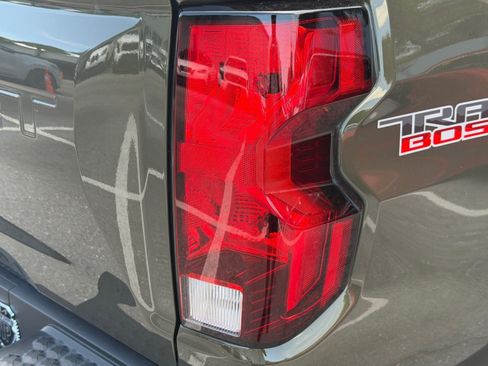 Used 2025 Chevrolet Colorado Trail Boss AWD/4WD image 42