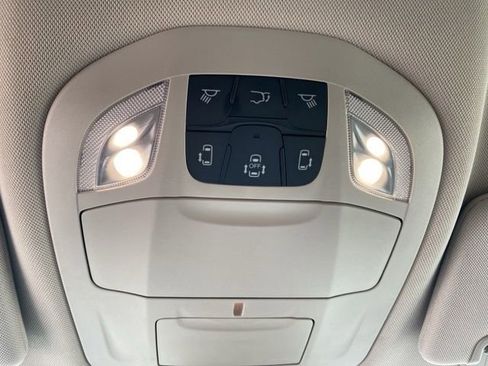 Used 2022 Chrysler Pacifica Touring-L image 27