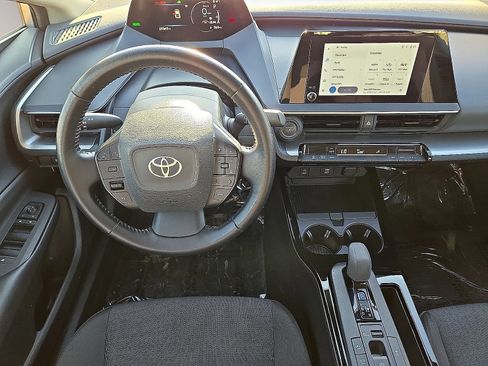 Used 2025 Toyota Prius LE FWD image 15