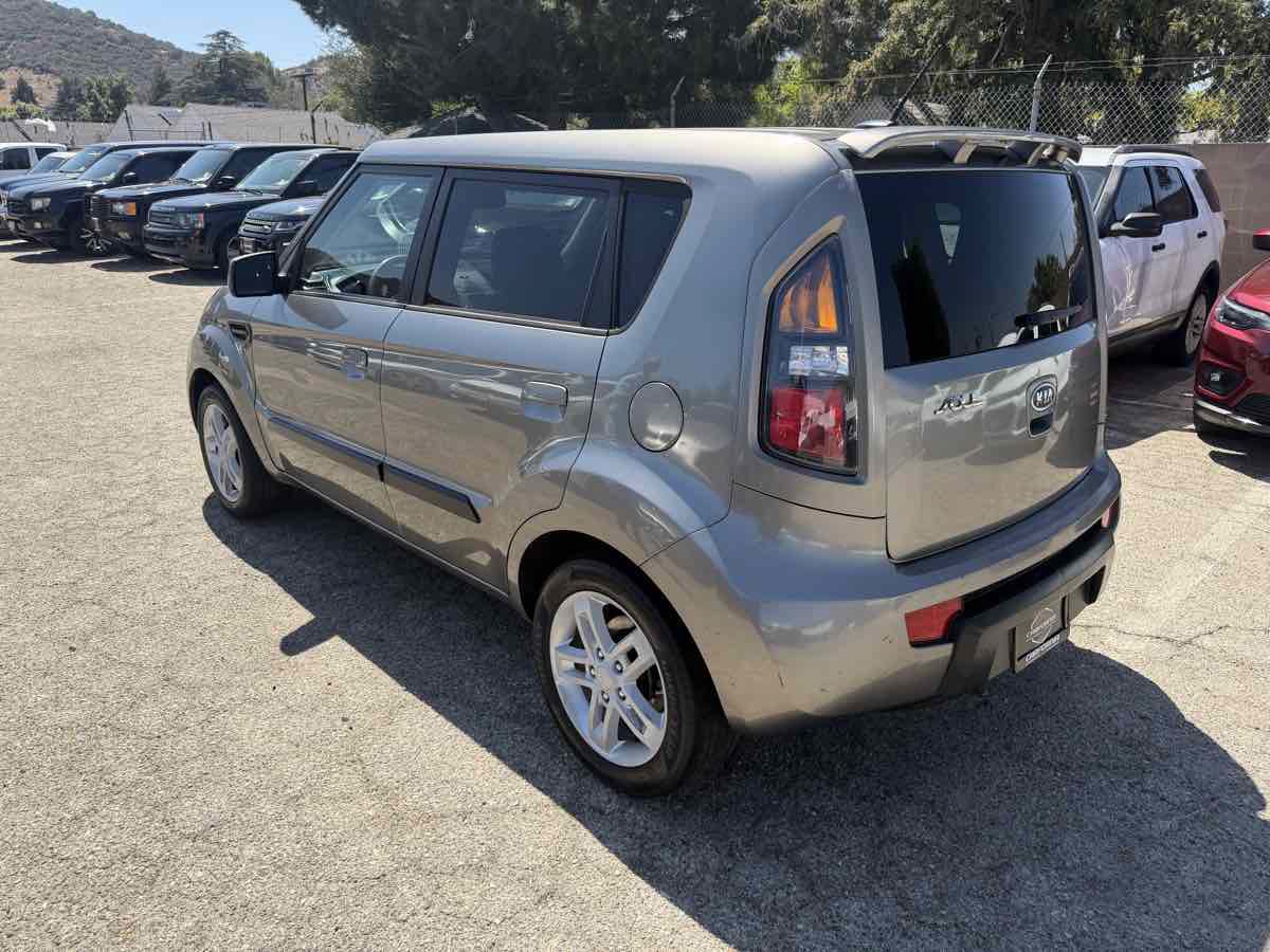 Used 2010 Kia Soul + w/ Audio Pkg FWD image 4