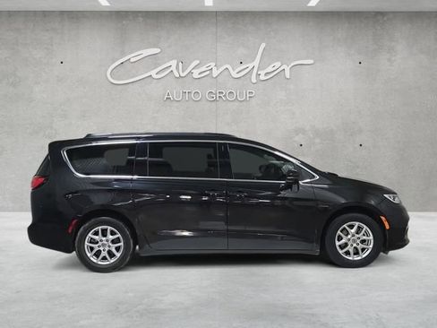 Used 2022 Chrysler Pacifica Touring-L FWD image 17