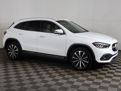 Used 2023 Mercedes-Benz GLA 250 4MATIC w/ Premium Package image 13