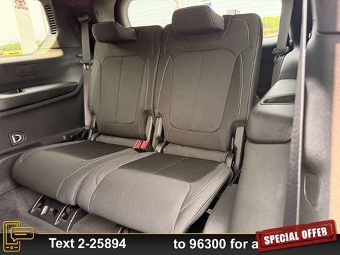 Used 2025 Jeep Grand Cherokee L Laredo RWD image 11