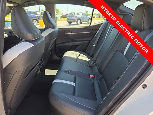 Used 2025 Toyota Camry SE FWD image 10