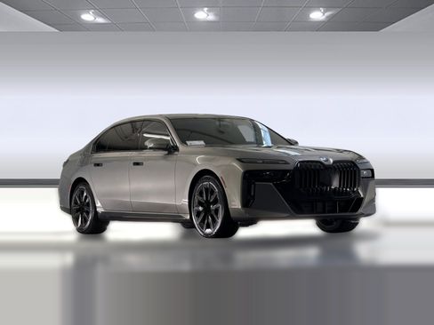 Certified 2023 BMW 760i xDrive w/ Executive Package AWD/4WD image 6