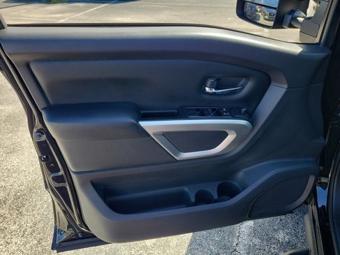 Certified 2023 Nissan Titan SV w/ SV Convenience Package RWD image 8