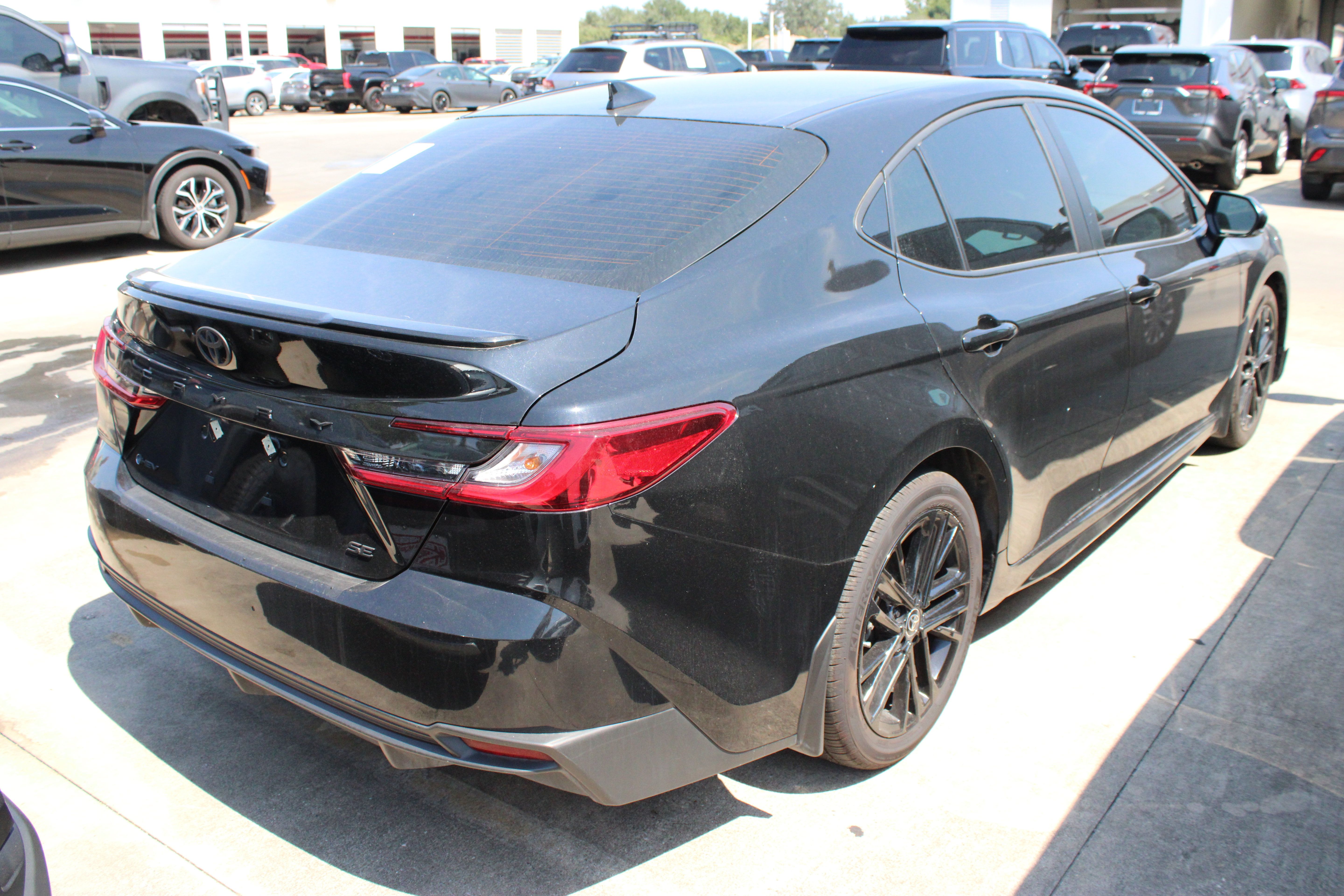 Used 2025 Toyota Camry SE FWD image 11