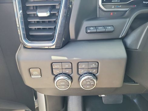Used 2023 GMC Sierra 1500 Denali Ultimate AWD/4WD image 25