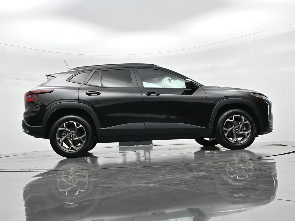 Used 2025 Chevrolet Trax LT FWD image 22