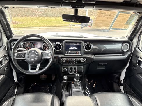 Used 2020 Jeep Wrangler Unlimited Sahara image 20