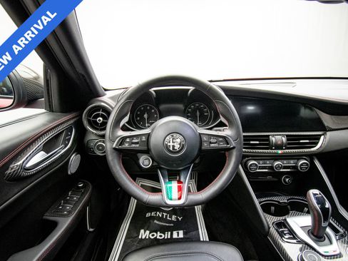 Used 2023 Alfa Romeo Giulia Estrema AWD/4WD image 13