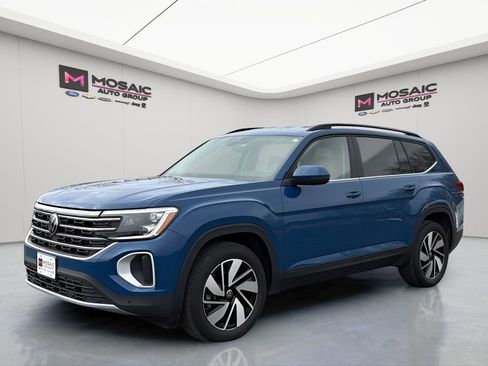Used 2025 Volkswagen Atlas SE image 4