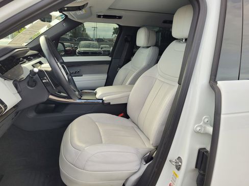 Used 2024 Land Rover Range Rover Sport SE image 10