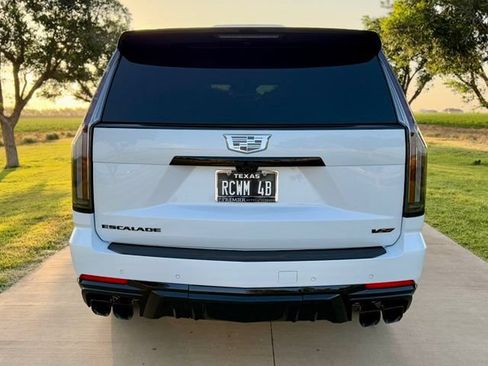Used 2026 Cadillac Escalade V w/ LPO, ONYX Package AWD/4WD image 9