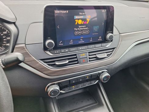 Used 2025 Nissan Altima 2.5 SV FWD image 13