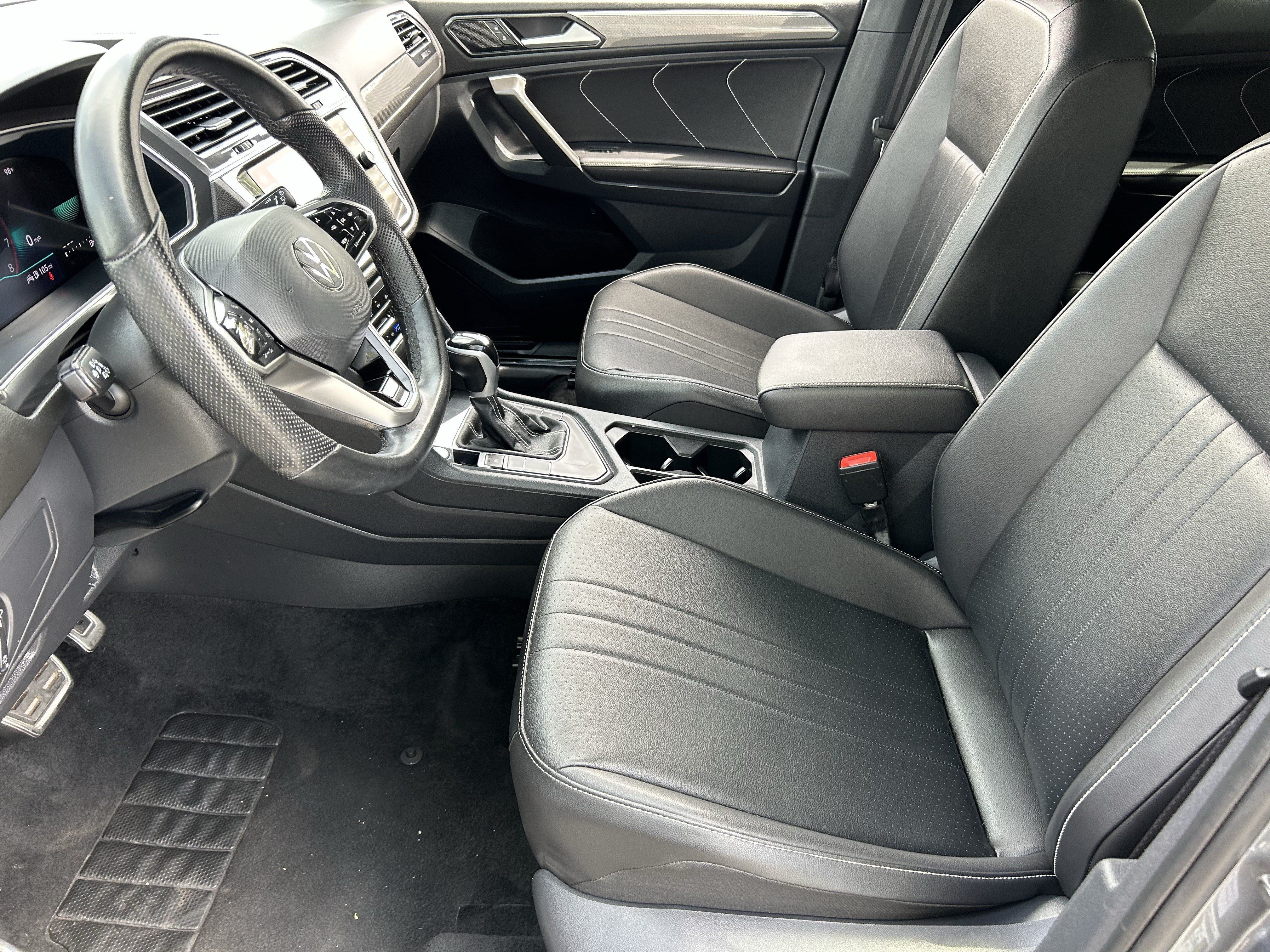 Used 2024 Volkswagen Tiguan SE R-Line FWD image 18