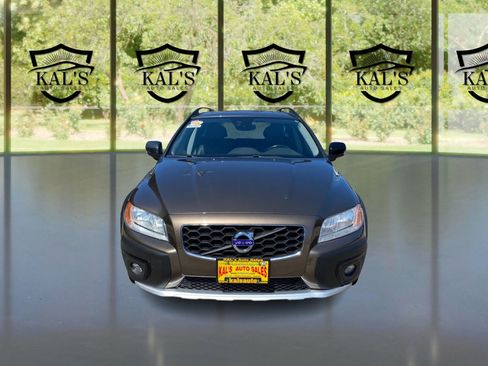 Used 2016 Volvo XC70 T5 Premier w/ Proximity Package image 2