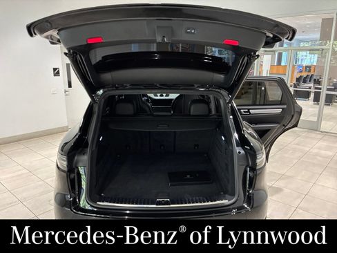 Used 2020 Porsche Cayenne Turbo AWD/4WD image 24
