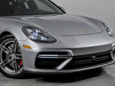 Used 2017 Porsche Panamera Turbo image 3