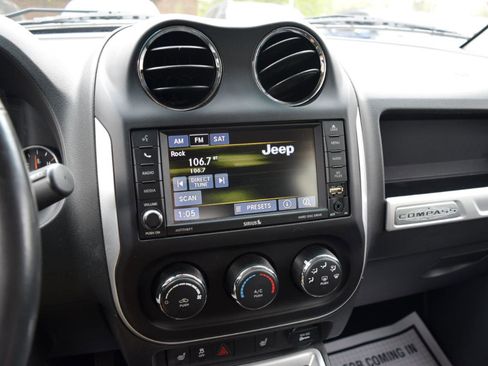 Used 2014 Jeep Compass Latitude AWD/4WD image 21