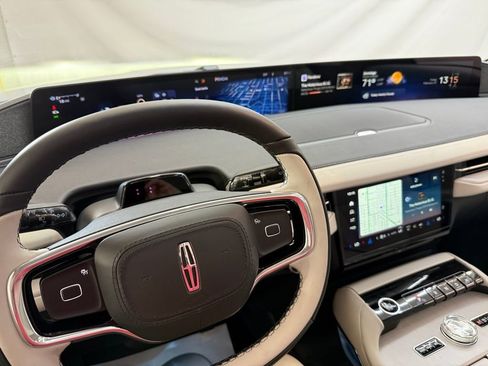 New 2026 Lincoln Navigator Reserve image 13