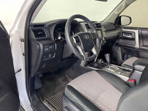 Used 2017 Toyota 4Runner SR5 AWD/4WD image 3