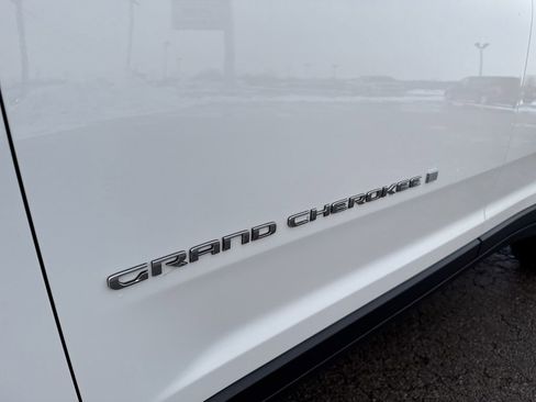 Used 2024 Jeep Grand Cherokee Laredo X image 17