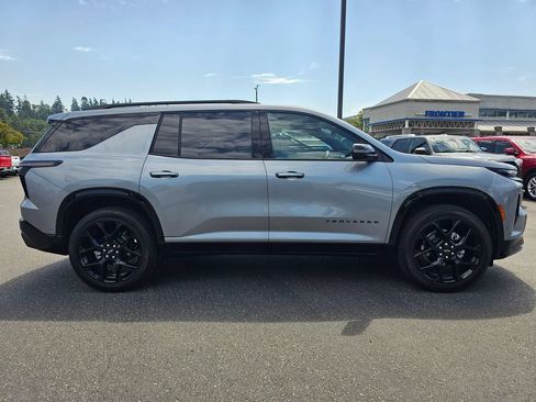 Used 2026 Chevrolet Traverse RS w/ LPO, Floor Liner Package AWD/4WD image 2