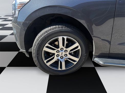 Used 2022 Ford Expedition XLT image 14