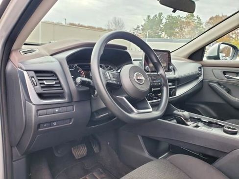 Used 2023 Nissan Rogue SV image 11