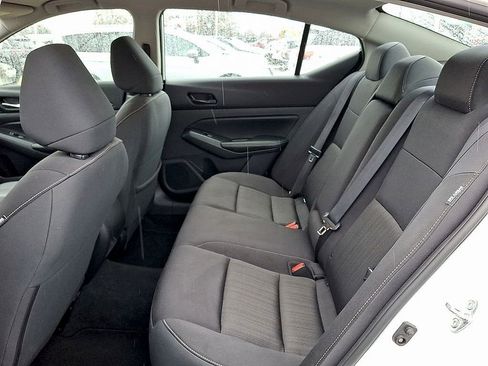 Used 2024 Nissan Altima 2.5 SV FWD image 8