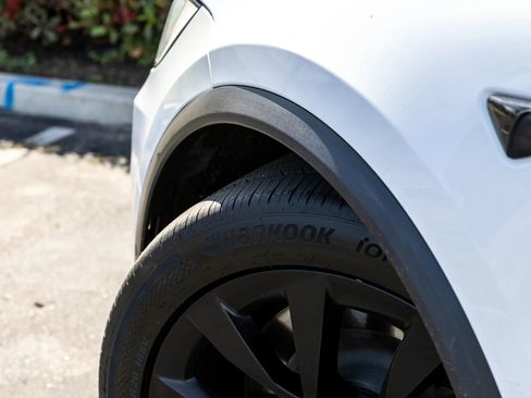Used 2022 Tesla Model X AWD/4WD image 13