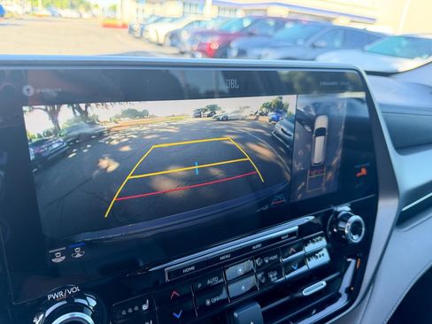 Used 2022 Toyota Highlander Limited AWD/4WD image 22