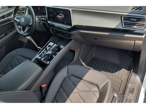 Used 2024 Volkswagen Atlas Cross Sport SE FWD image 39