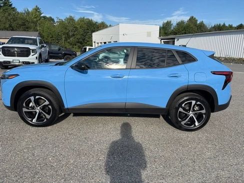Used 2024 Chevrolet Trax RS w/ Driver Confidence Package FWD image 3