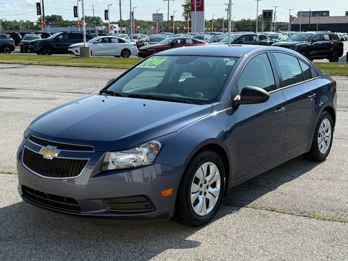 Used 2014 Chevrolet Cruze LS FWD image 3