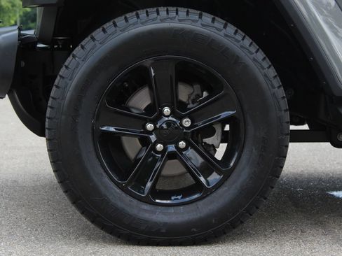 Used 2021 Jeep Wrangler Unlimited Sahara AWD/4WD image 25