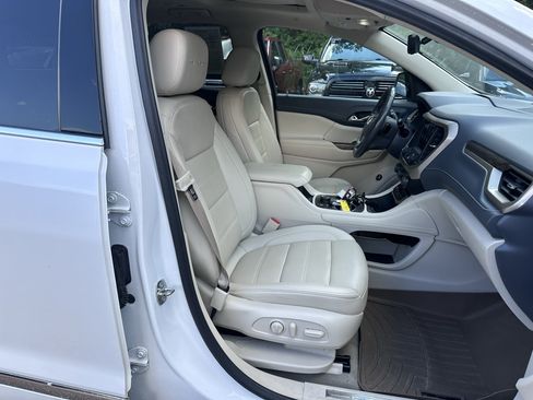 Used 2022 GMC Acadia Denali w/ Denali Ultimate Package FWD image 24